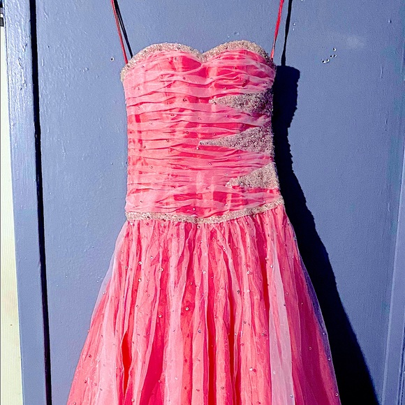 Strapless layered Crepe & tule LONG length dress, - Picture 1 of 7